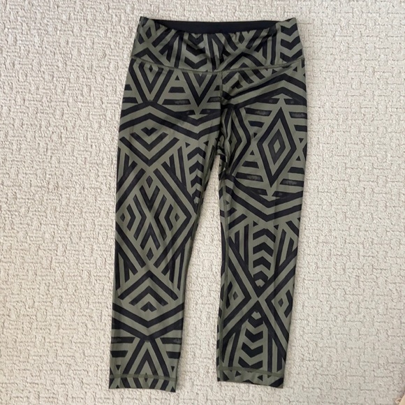Lululemon Wunder Under Crop II leggings Pants. Size 6 - Picture 6 of 11